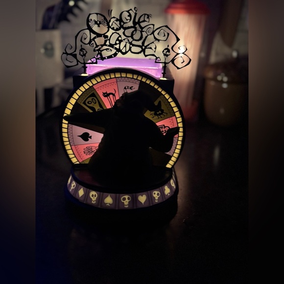 OOGIE BOOGIE’S CASINO NIGHTMARE BEFORE CHRISTMAS SCENTSY WARMER RARE - Picture 13 of 15